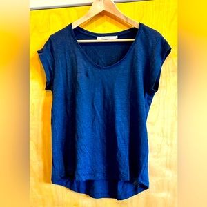 Navy linen V neck t-shirt by La Fée maraboutée